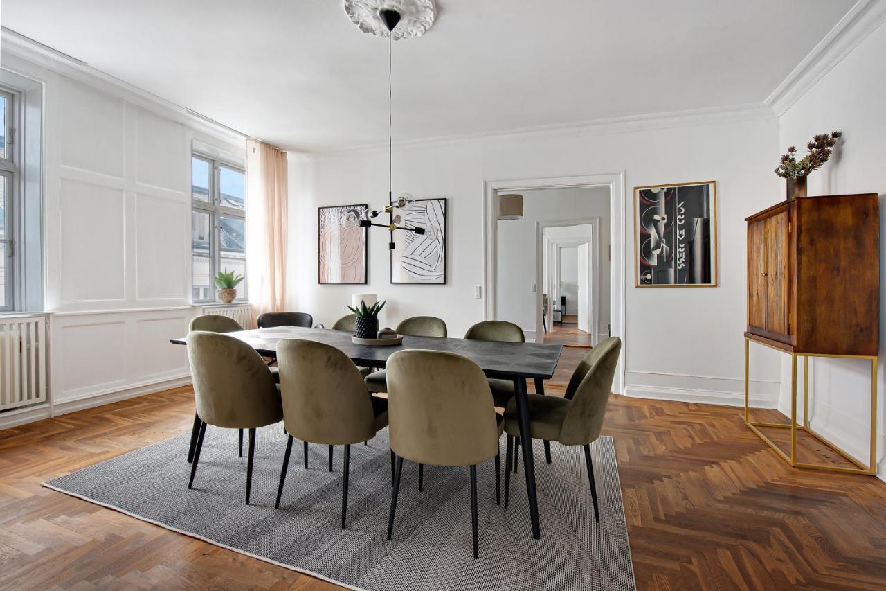 Sanders Square - Spacious Six-Bedroom Apartment Near Amalienborg Kopenhag Dış mekan fotoğraf