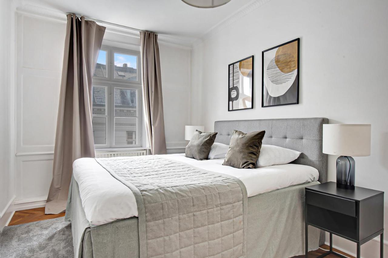 Sanders Square - Spacious Six-Bedroom Apartment Near Amalienborg Kopenhag Dış mekan fotoğraf