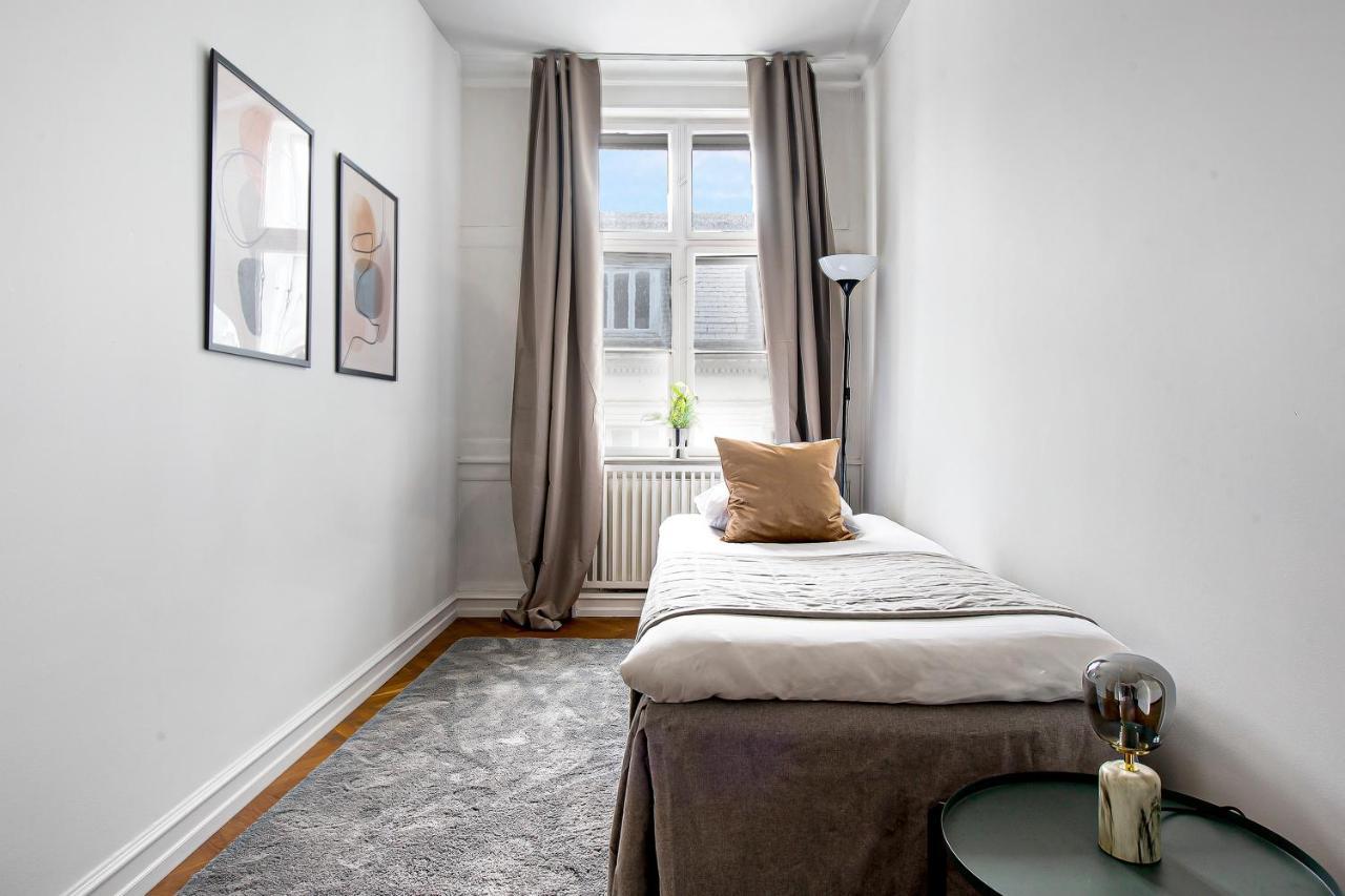 Sanders Square - Spacious Six-Bedroom Apartment Near Amalienborg Kopenhag Dış mekan fotoğraf